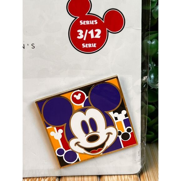 New Disney Mickey Mouse Memories MARCH 2018 Mickey 3/12 Pin Set Limited Edition - Picture 2 of 16